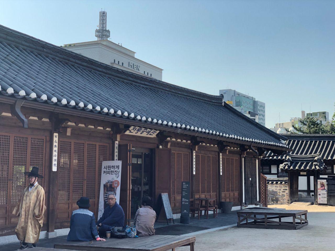 Place where time has frozen; Namsangol Hanok Village, the most beautiful site in Seoul